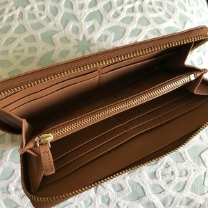 Tory Burch Bags - Tory Burch Wallet Tory Burch Bags - Tory Burch Wallet